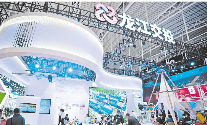     哈洽会上的龙江交投展区。本报记者 董广硕摄