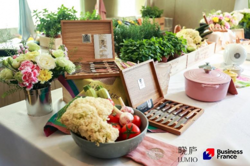 图说:展览春主题展区布置一景