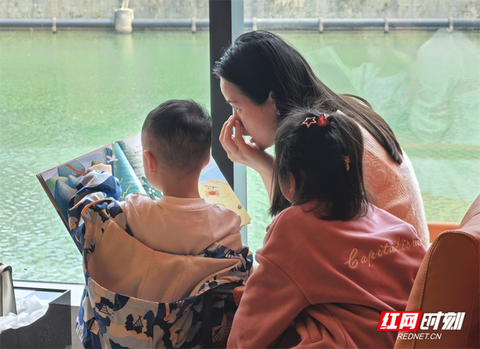 乐之书店永兴城市书房，亲子共读。