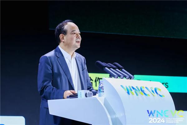 曾毓群在 2024 世界新能源汽车大会上发言丨图源:宁德时代