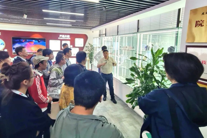 左右滑动查看往届MEMS+游学行