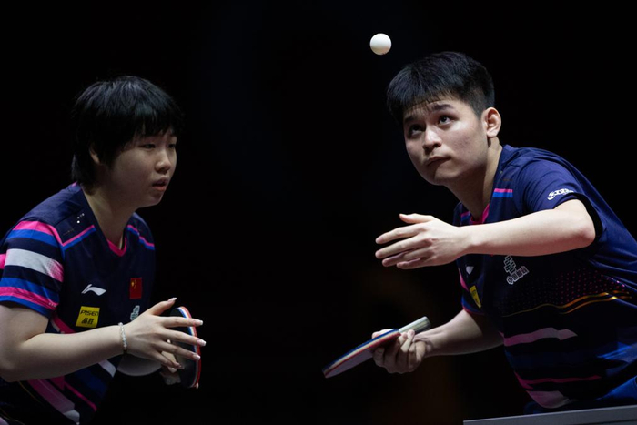 5月21日，林诗栋（右）/蒯曼在比赛中。新华社记者 肖艺九 摄
