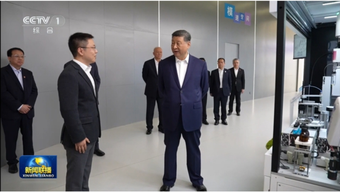 晶泰科技首席执行官马健向习近平总书记介绍智能自主实验平台及其产业应用