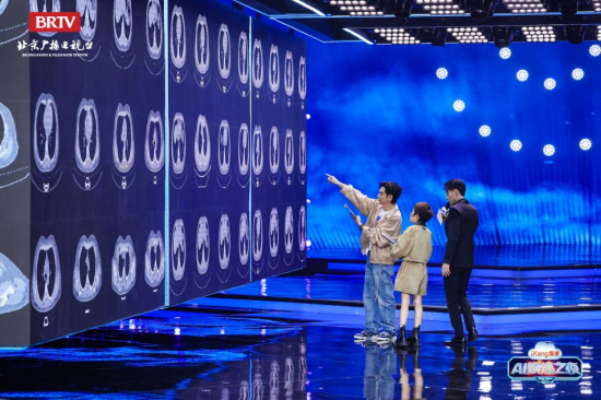 林依轮、张踩铃挑战“影像迷宫”