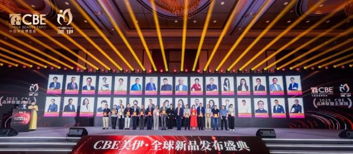 ▲侯军呈荣任“CBE品牌联盟副主席”
