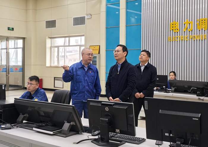 王赋在酒钢集团公司调研。