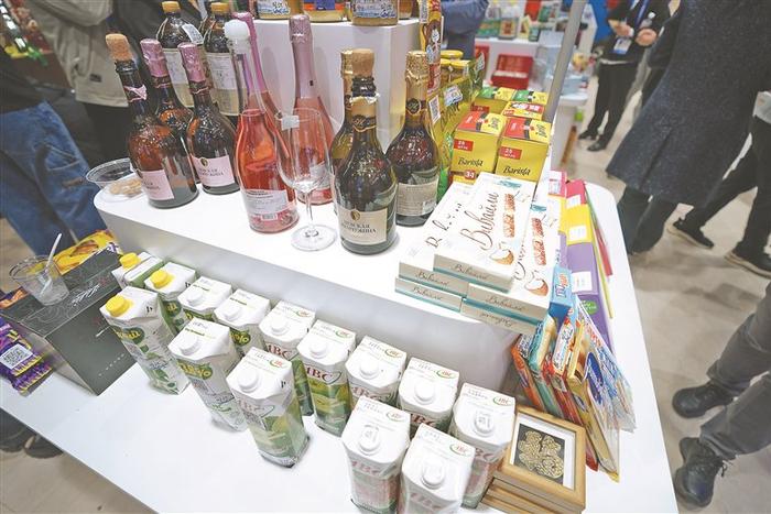 俄罗斯商品展示区。