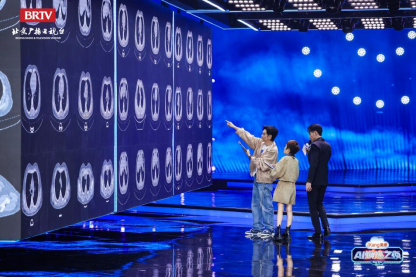 林依轮、张踩铃挑战“影像迷宫”