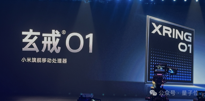 与此同时，搭载玄戒O1的小米15S Pro手机也同步发售，16+512GB售价5499。