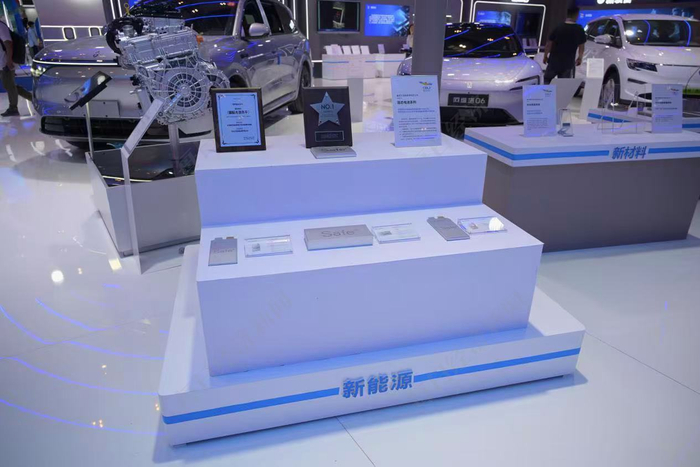 西洽会上展出的固态电池 图片来源：每经记者 鄢银婵 摄