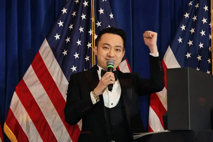 孙宇晨在晚宴现场发表演讲，图源来自 X