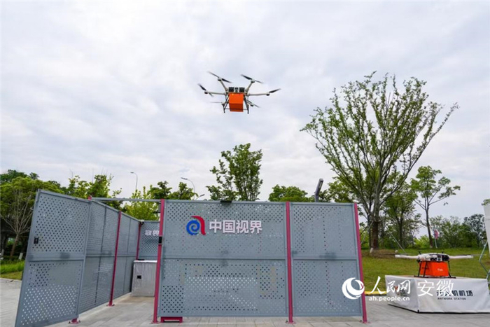 迅蚁科技配送无人机正在降落。人民网记者 苗子健摄