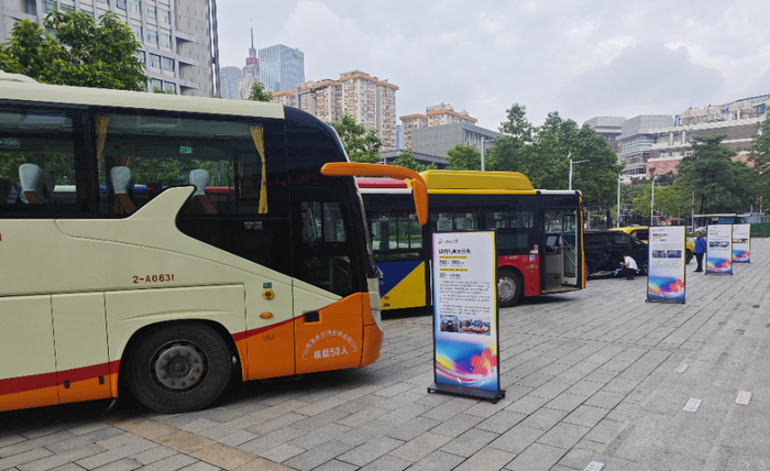 （广州公交集团为赛事提供的大巴，主办方供图）