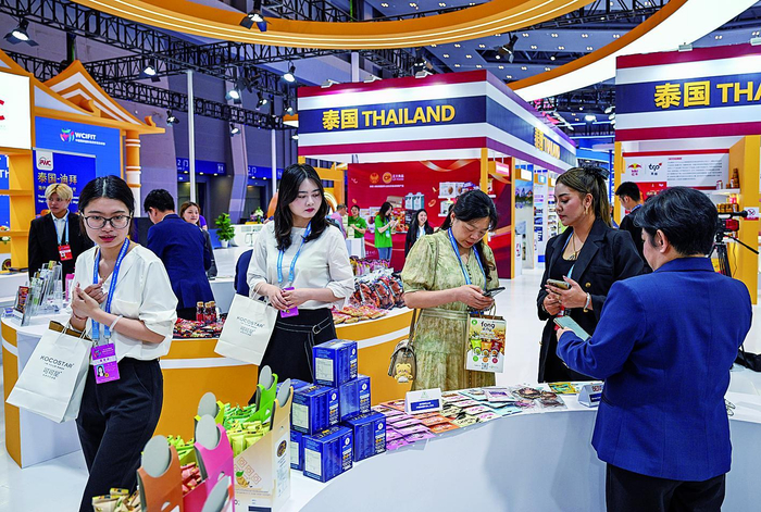     观众在西洽会主宾国泰国展馆参观