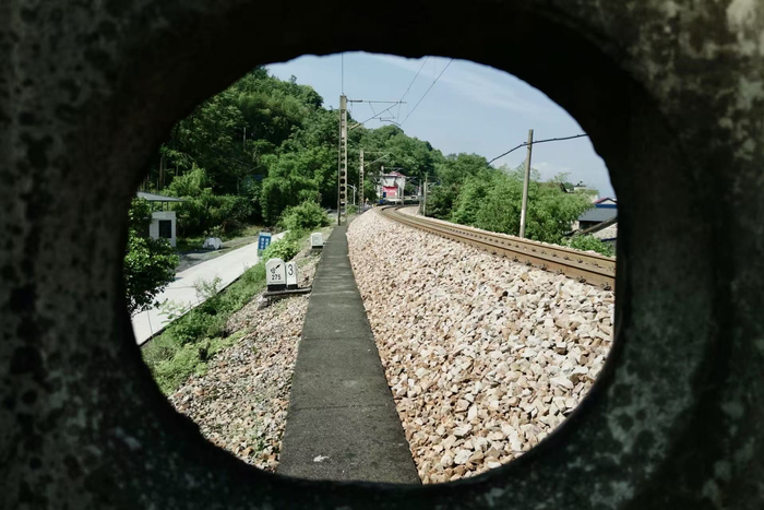 尚未安装护栏的铁轨弯道处图源：时代周报记者 傅一波