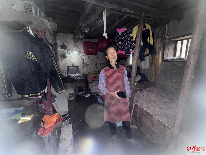 ▲赵平安的卧室和床