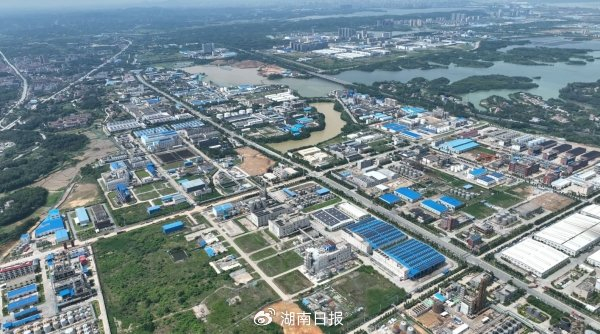岳阳绿色化工高新区云溪片区俯瞰全景。