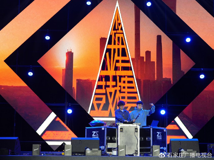 “乐炫青春 筑梦雄安”疏解高校大学生音乐会现场。雄安媒体中心 刘浩摄