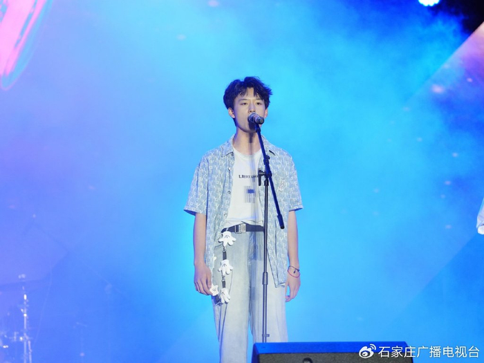 “乐炫青春 筑梦雄安”疏解高校大学生音乐会现场。雄安媒体中心 刘浩摄