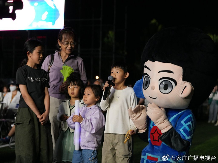 “乐炫青春 筑梦雄安”疏解高校大学生音乐会现场。雄安媒体中心 刘浩摄