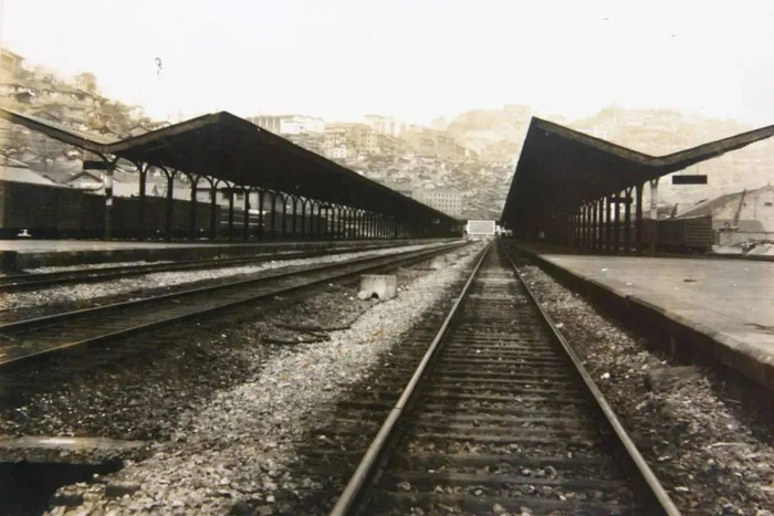 重庆站站台。资料图