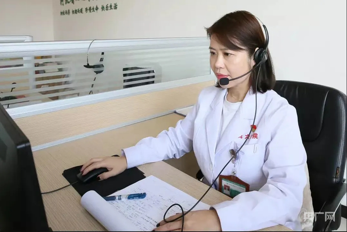 心理援助热线为考生和家长提供线上心理咨询（央广网发  河北省精神卫生中心供图）