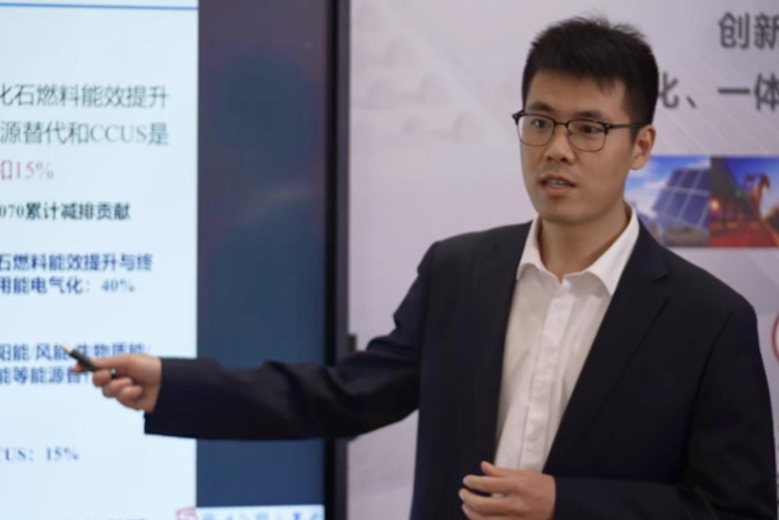 图为顾永正课题答辩现场