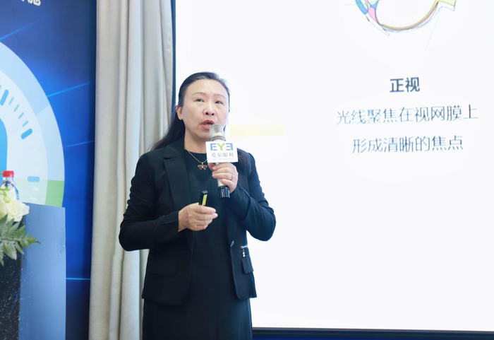 　　爱尔眼科四川省区副总院长周进科普讲解