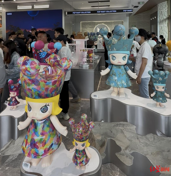 泡泡玛特全球首家臻藏店 程璐洋/摄