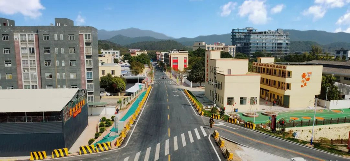 △黄田镇美丽示范主街。图源 四会发布