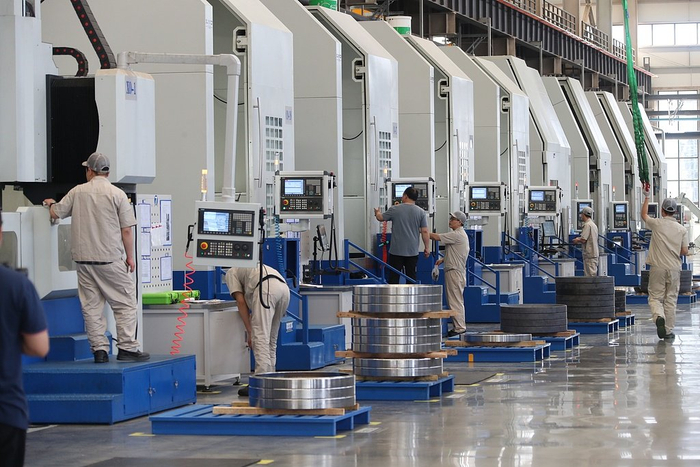 河南洛阳轴承集团股份有限公司的智能生产车间。（视觉中国）