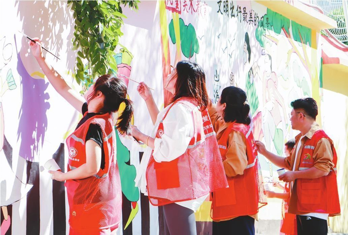 鲅鱼圈区志愿者手绘文明墙。鲅鱼圈区委宣传部供图