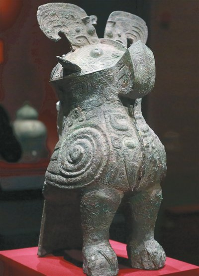 商代妇好鸮尊（河南博物院藏）。吴伟琦摄