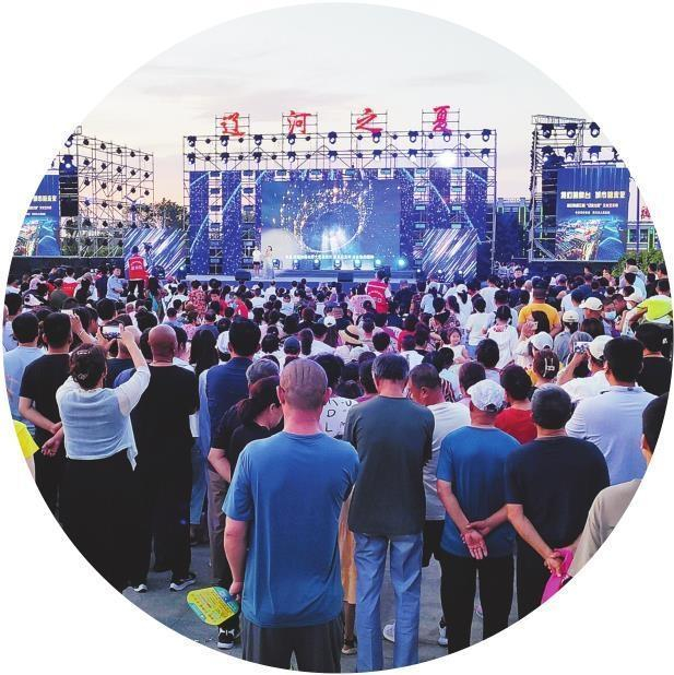 ③“辽河之夏”文化艺术季系列文艺演出受到市民欢迎。    本版图片除署名外由营口市委宣传部提供