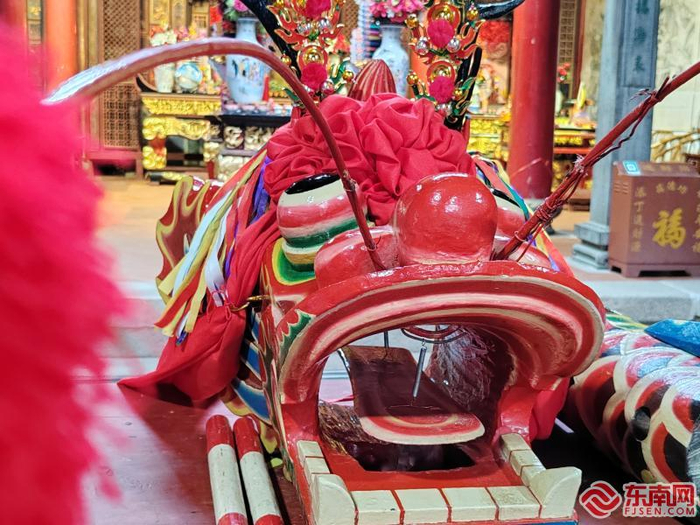 红色龙头代表激情和元气