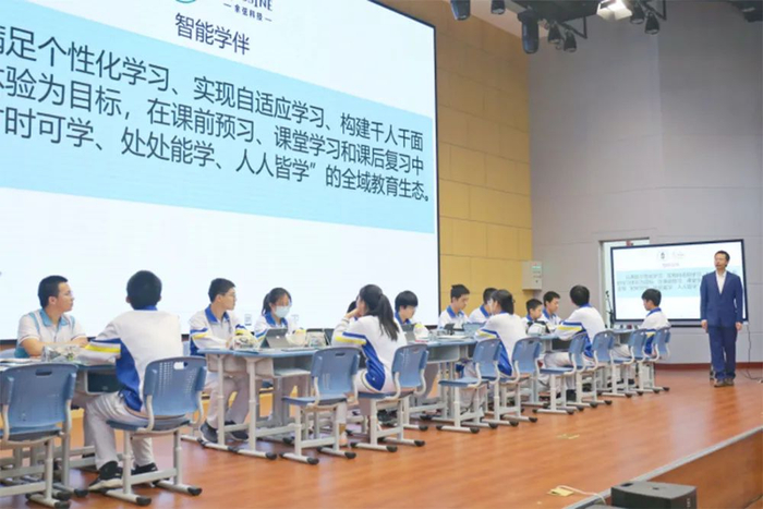 李磊老师和同学们的课堂展示