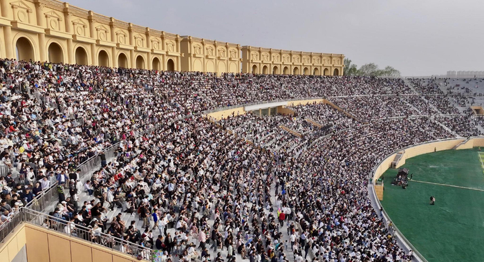览山公园举行活动。