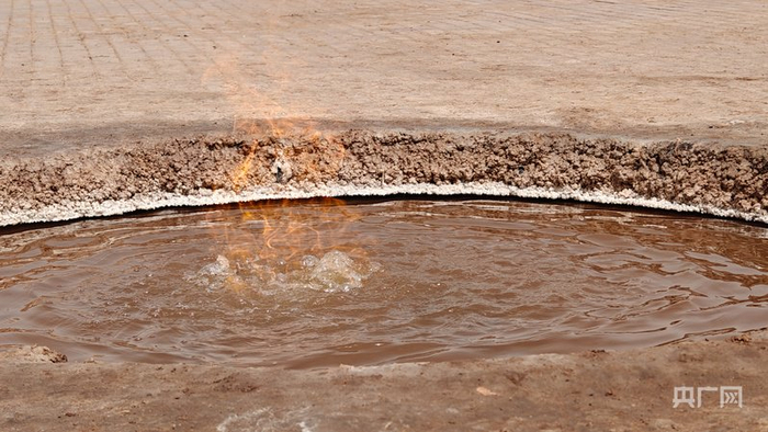 水火交融的奇观  （央广网记者郭璁悦  摄）