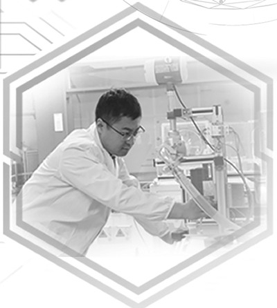 　　军事科学院防化研究院某所副研究员、文职人员王浩研究防护装备。翟佳羽 摄