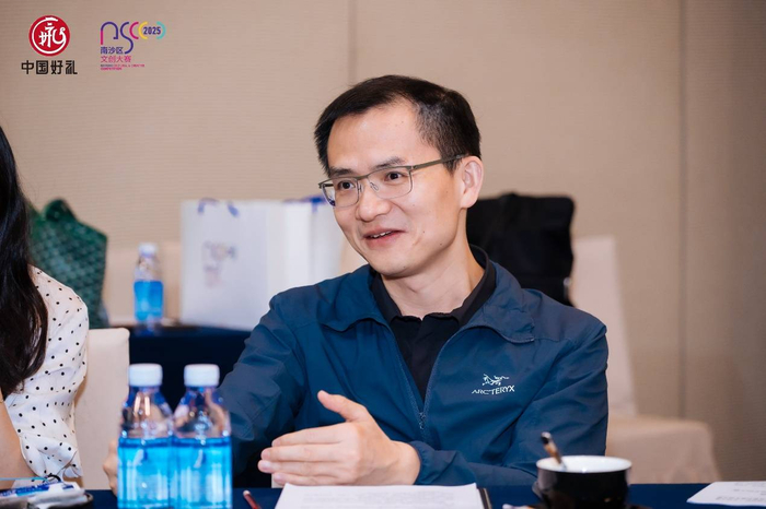 △明月镜片股份有限公司董事、常务副总裁 曾哲