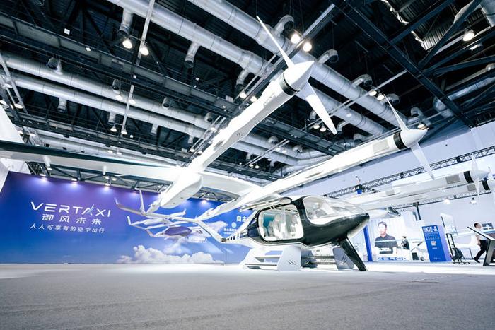上海御风展台展出的“空中出租车”。受访者供图