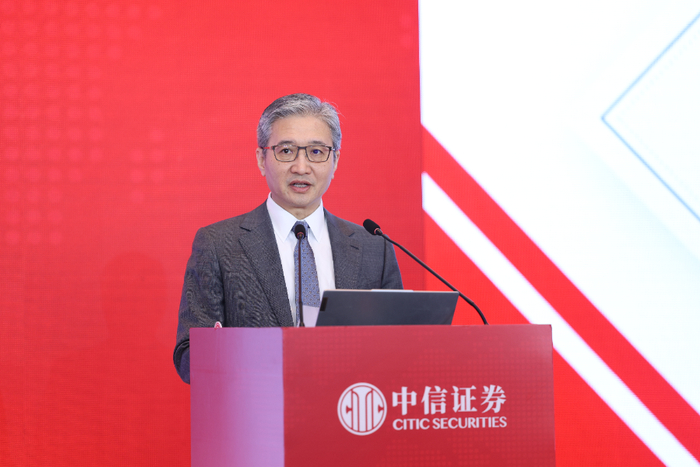 图/中信证券总经理邹迎光在2025年资本市场论坛上发言
