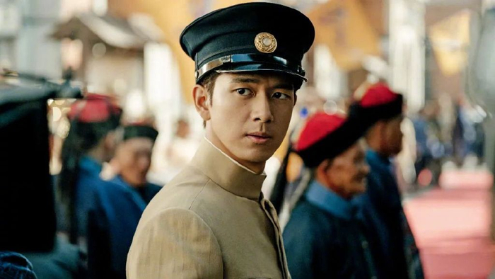 李现在电视剧《人生若如初见》中饰演梁乡。本文图/受访者提供