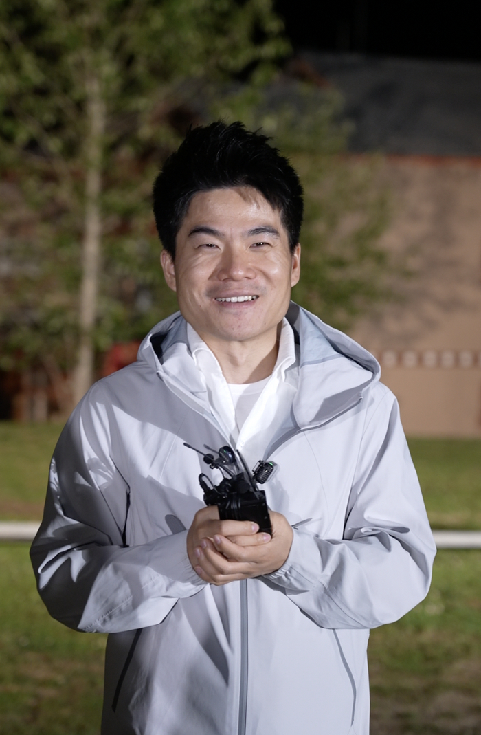 董宇辉接受川观新闻专访（周宝 摄）