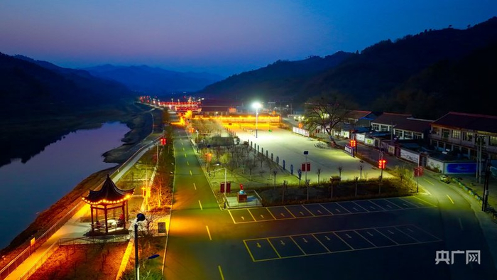 夜幕下的高家庄村（央广网发  高家庄村供图）