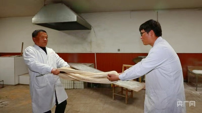 拉板糖制作（央广网发  受访者供图）