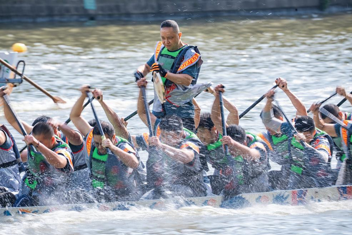 2025年5月27日，浙江宁波云龙镇，首届“我们的节日・端午看云龙”农民龙舟邀请赛举行。（图片来源：视觉中国）