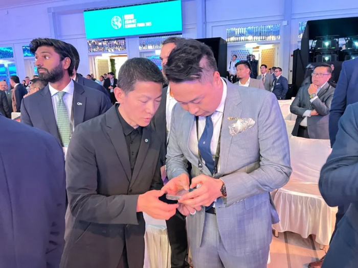 图 | Michael Zhao与阿联酋G42 CEO肖鹏