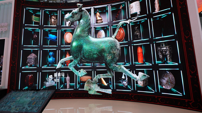 文博会现场裸眼3D展示图↑
