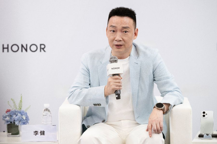 （荣耀公司CEO李健，图源：荣耀）
